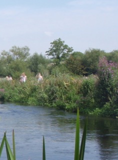 girls along Itchen
